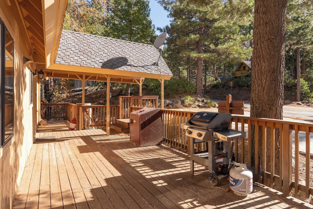 Yosemite Aviary and Quail Within Yosemite - 2 Separate Units, Up To 14 Guests!