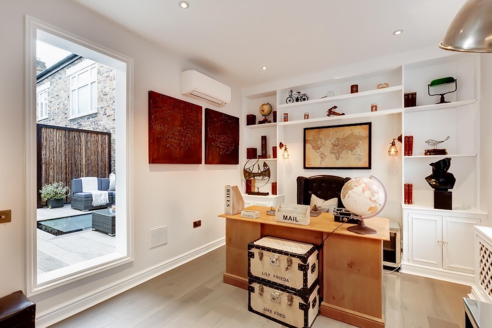 49 Cheyne Place in London