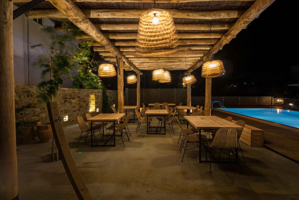 Anemoessa Luxury Villas view 4