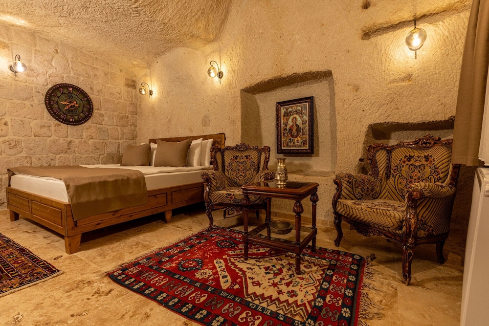 Arkelas Cave House