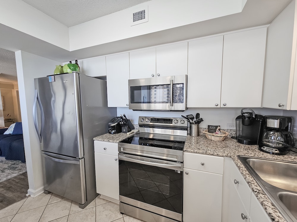 404bt, Ocean View Condo, Full Resort Amenities 2 Bedroom Condo
