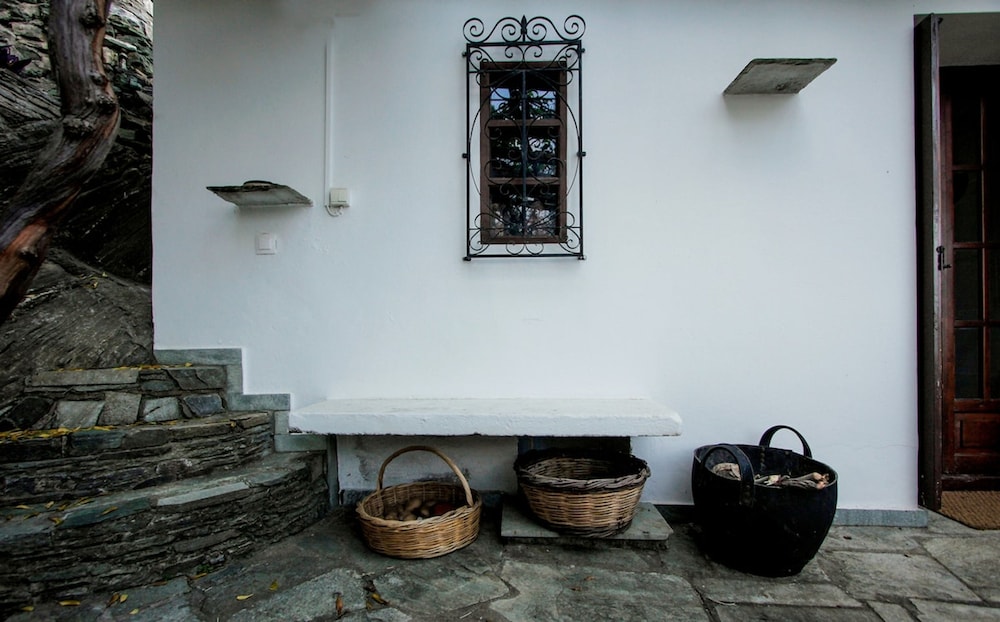 Secluded Cottage Guesthouse in the Mountains
