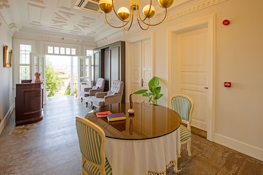 Mansion Milia