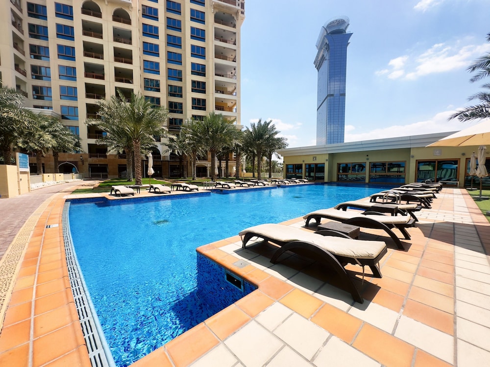 Modern 3BR Maid at the Palm w Pool and Gym