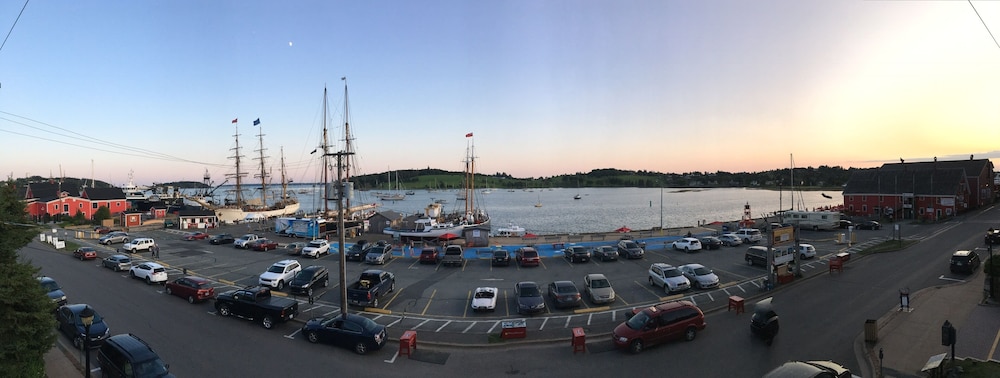 The Dockside Inn & Restaurant