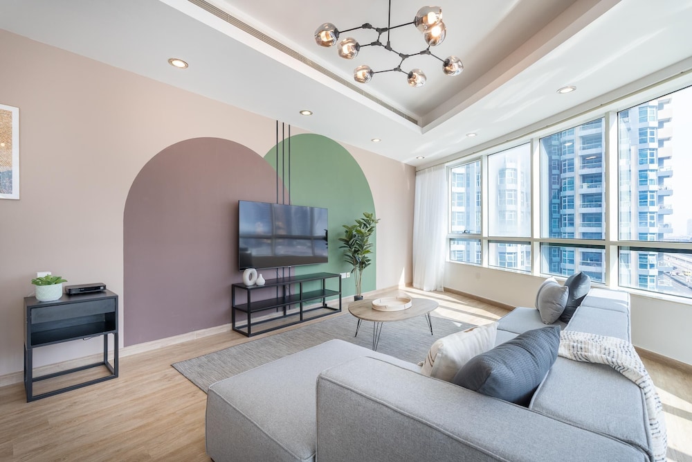Dubai Marina - Stunning Huge 4 Bedroom Apts Near JBR - Gym - Pool - Parking by Sojo Stay