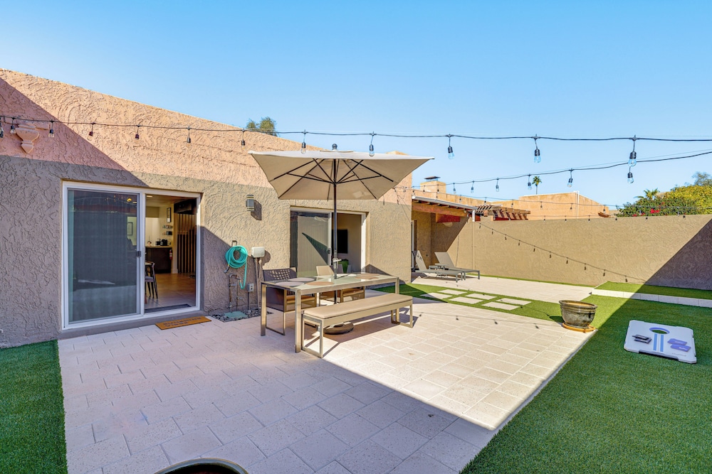 Modern Scottsdale Townhome w/ Heated Pool Access