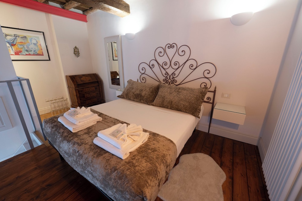 Campo De' Fiori Apartments
