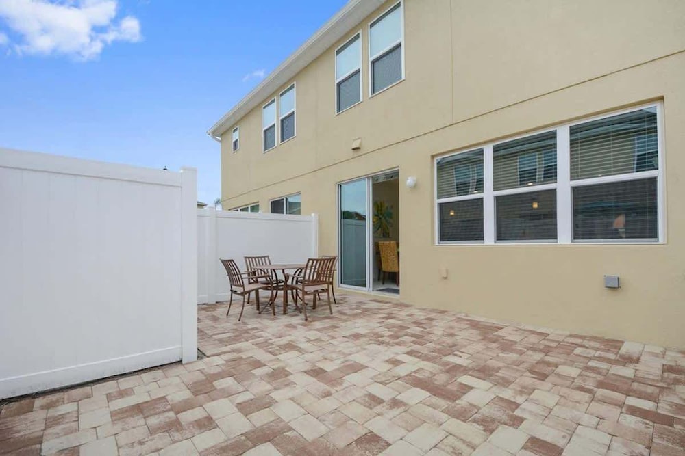 Modern 4BR w Patio Resort Pool Compass Bay