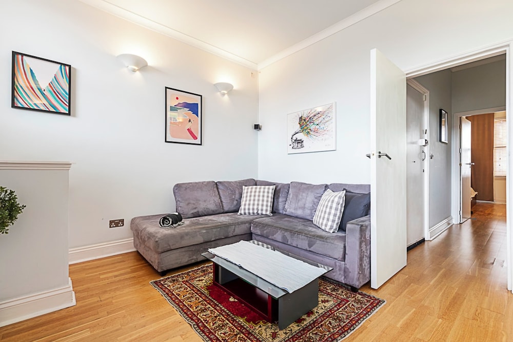 Charming One-bedroom Gem in Earls Court