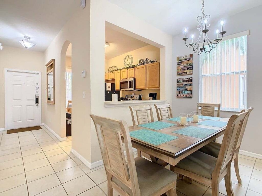 Regal Oaks Getaway: 4br Home Close To Disney & Old Town 4 Bedroom Townhouse