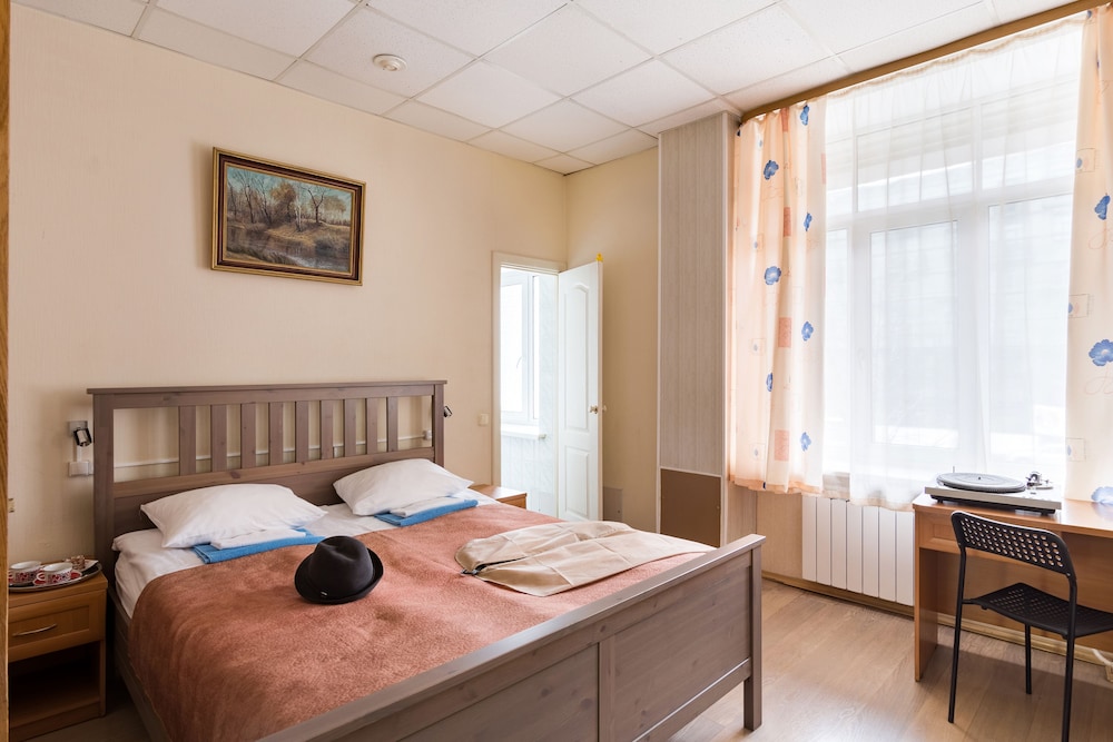 Metro-Tour Hostel