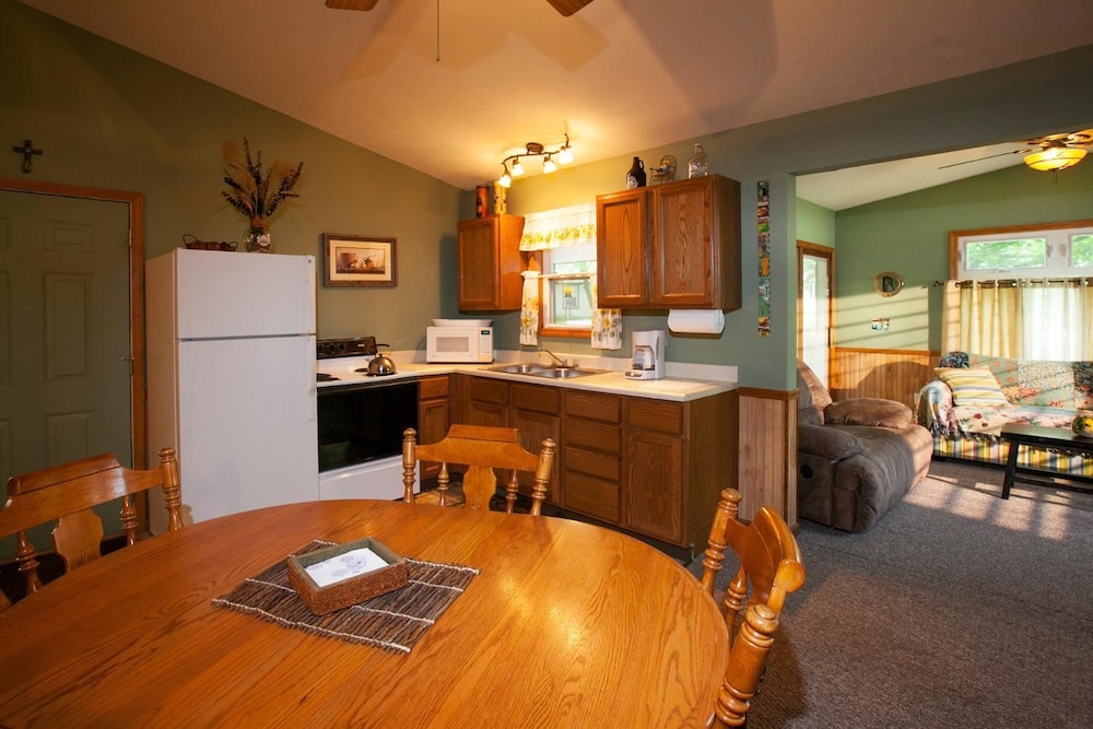 Goshorn Lake Cottages