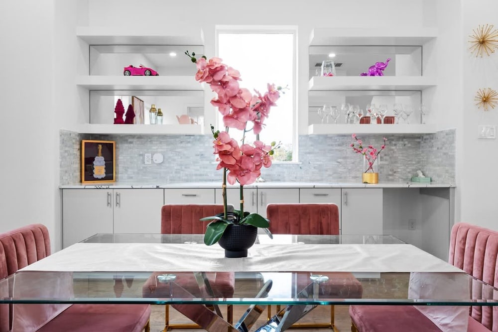 Downtown Houston 3BR Bachelorette Escape
