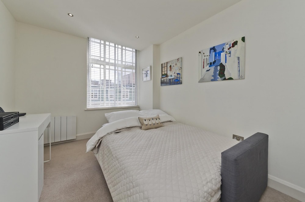 Fantastic Bright 1 Bedroom Apartment on Queensway Bayswater