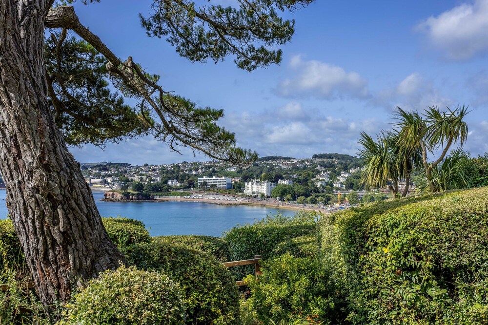 B6 Masts in Torquay With 3 Bedrooms and 2 Bathrooms