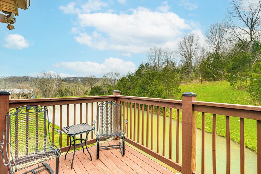'the Lodge at Crider Creek' Getaway on 140 Acres!
