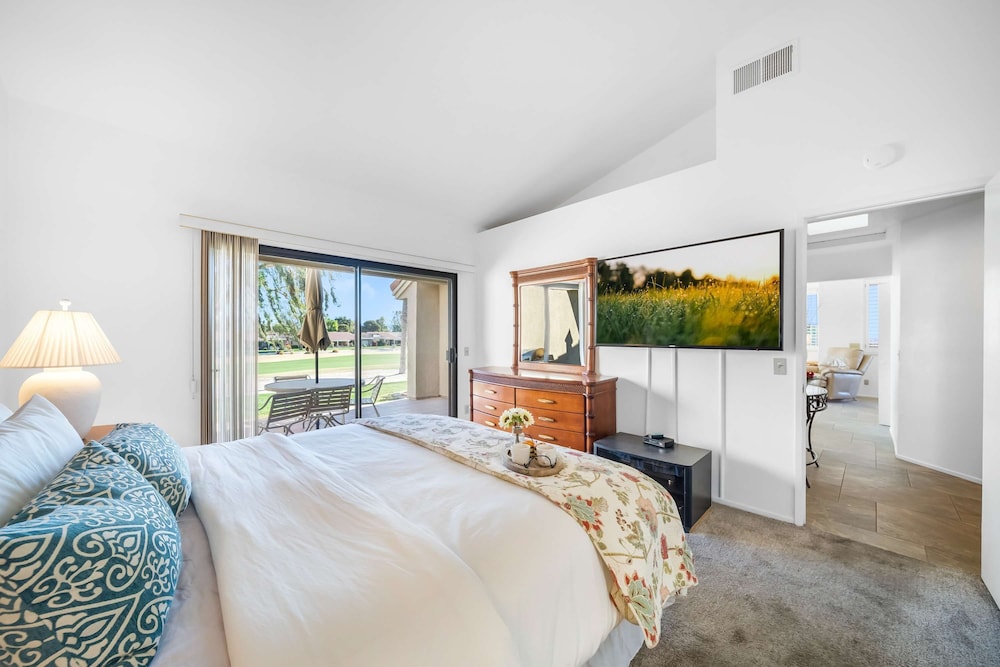 Charming Condo With Golf Course View