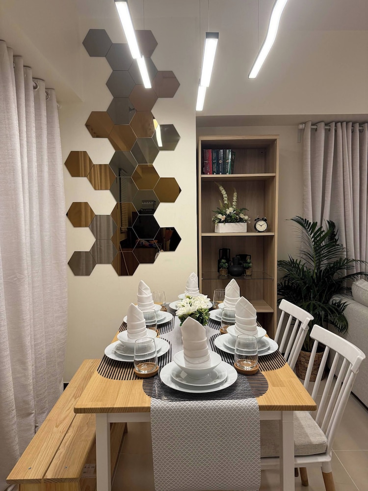 Cozy Modern Apartment Condo Unit