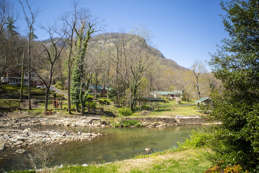 The Chimney Rock Inn & Cottages