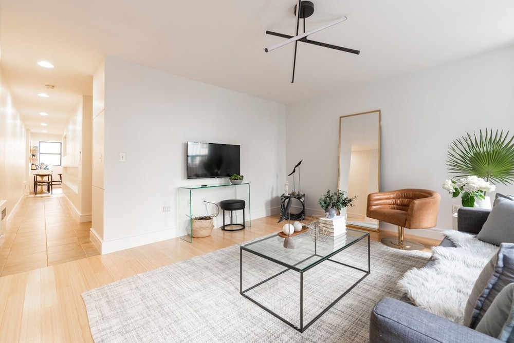 Cypress Court I by Rove Travel 2BR Harlem Apt
