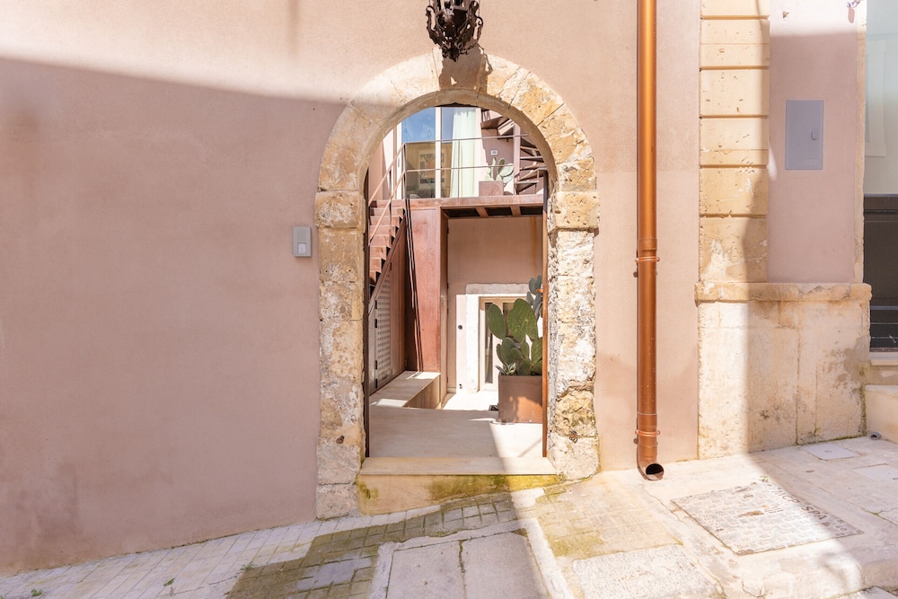 Charming Nest With Terrace by Wonderful Italy