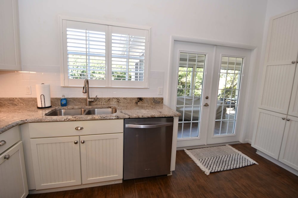 Sea Colony Cottage - Beachside Cottage in Beachfront Community w Pool
