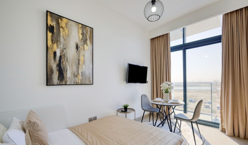 Modern Elegance Studio in Azizi Riviera