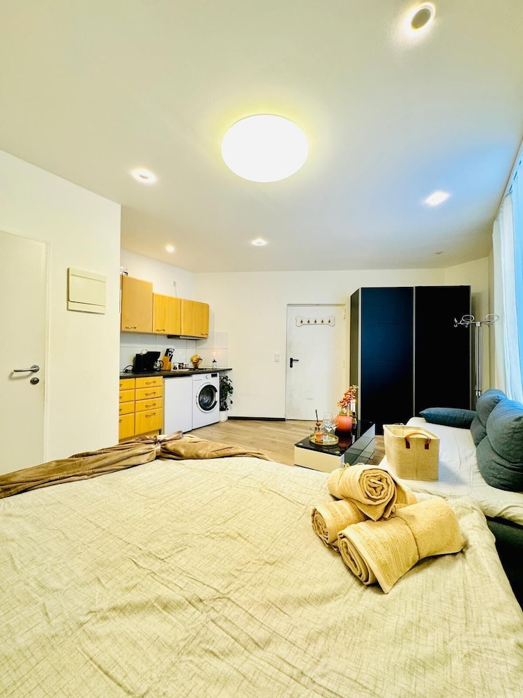 Central King Studio Downtown Area