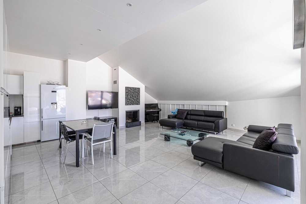 Luxury Penthouse 120ma2 in the Heart of Cannes