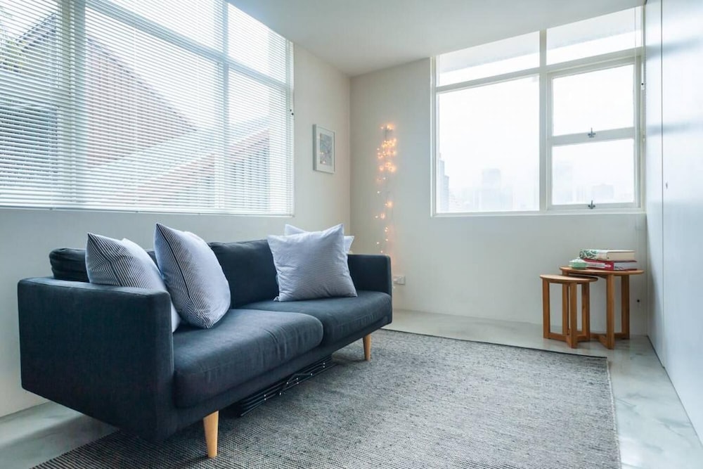 Designer Pad With a View view 3