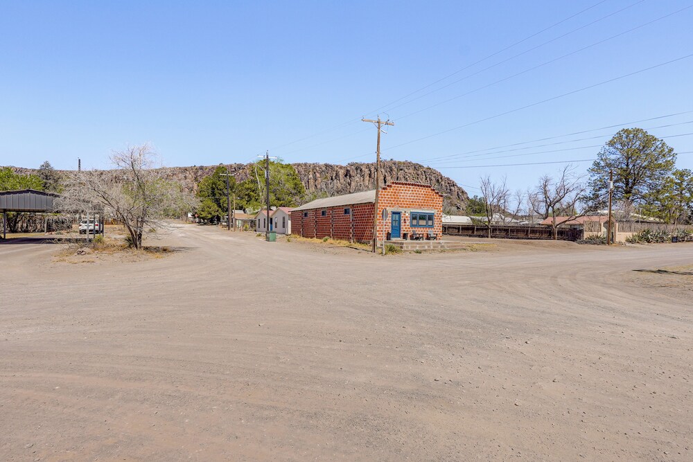 4 Mi to Davis Mountains State Park: Family Retreat