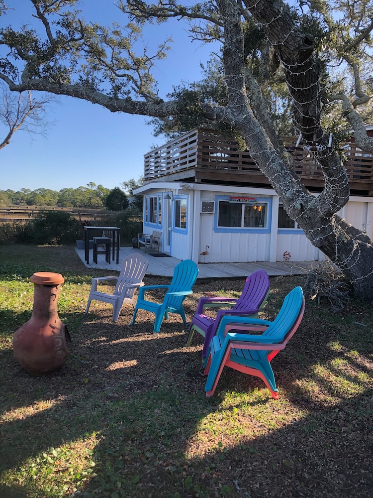 Riverside Inn and Cottages