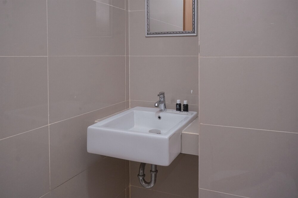 Convenient Studio Apartment At B Residence