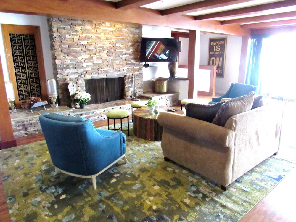 The Sky View Inn