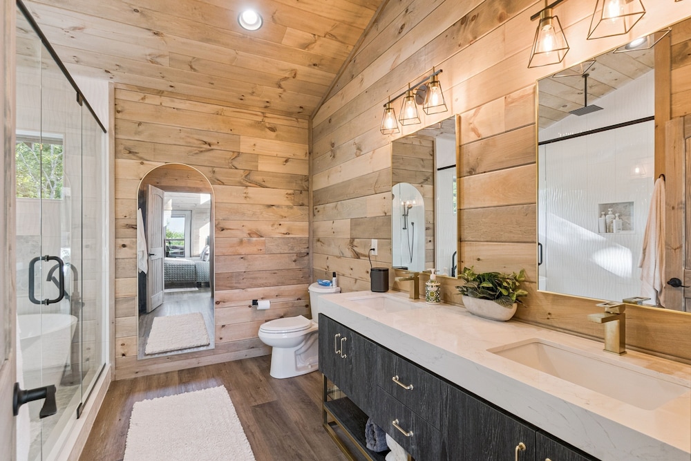 Golden Oaks Cabin 3 Bedroom Home