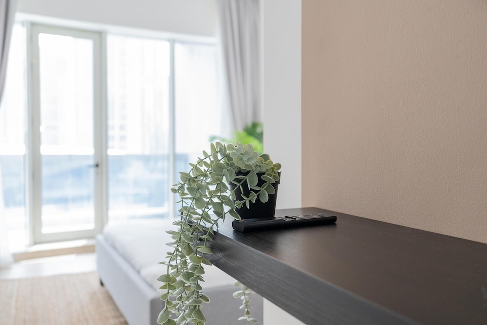 Dubai Marina - Stunning Huge 4 Bedroom Apts Near JBR - Gym - Pool - Parking by Sojo Stay