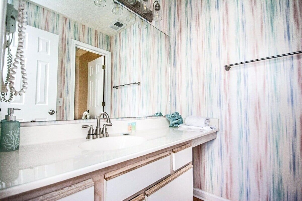 Waterway Village 17h 2 Bedroom Condo