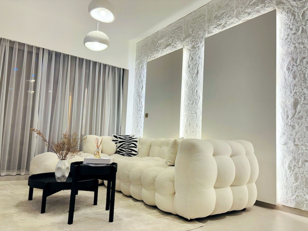 Luxury 1BR 5 star Apt Burj Khalifa View