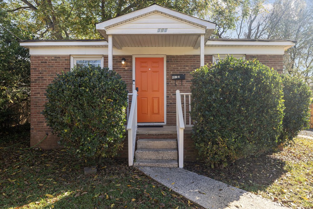 Cozy Retreat near Uptown with Hot Tub