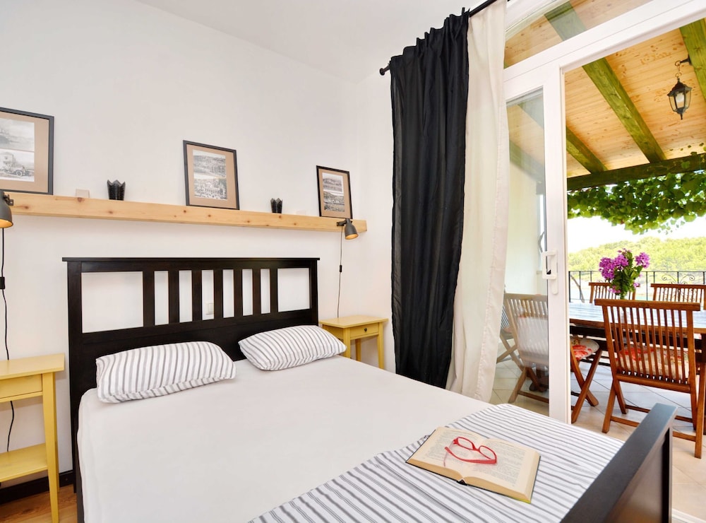 Blissful Bay Apartments Vrboska