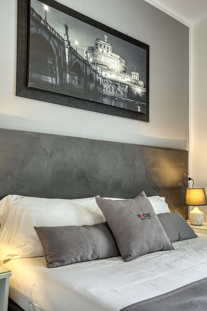 Rhome GuestHouse