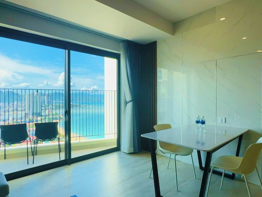 Gold Coast Balcony Serviced Apartment