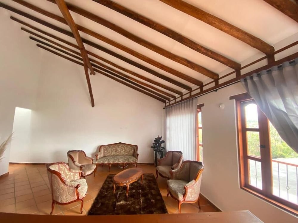 leyvaYork Apartasuites