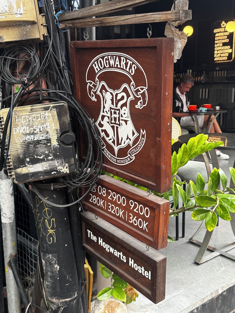 The Hidden Hogwarts - Nearly Bui Vien