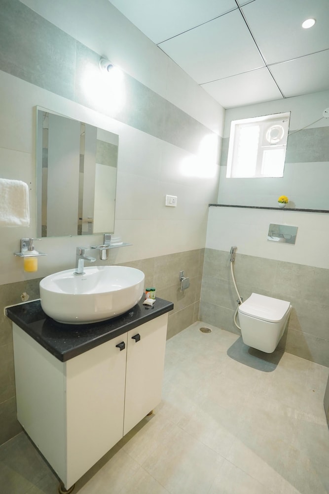 Aurelia Apartment By Red Olive 4bhk 30min Hitech
