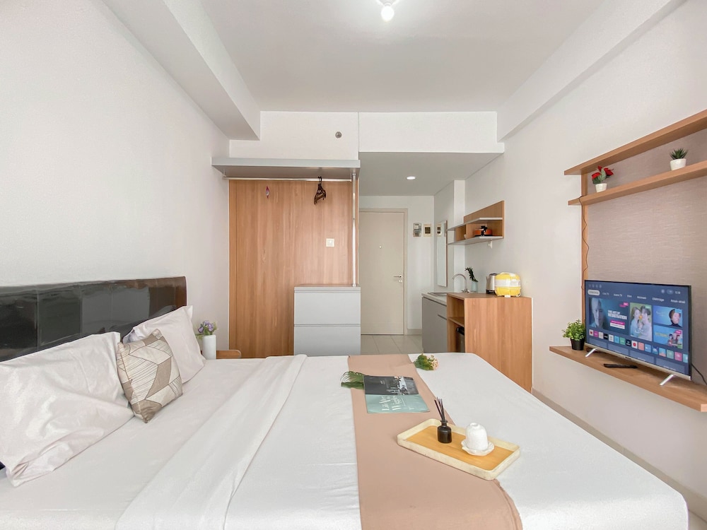 Basic Look Studio Near Bekasi Station At Patraland Urbano Apartment