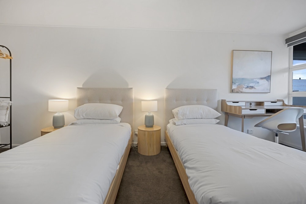 3-bed Campbelltown Stay With Private Balcony