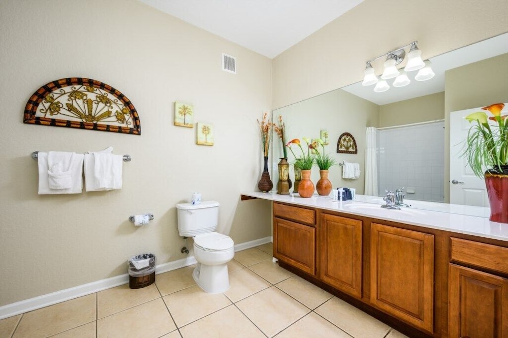 Beautiful Condo Vista Cay, Near Parks! - 3006