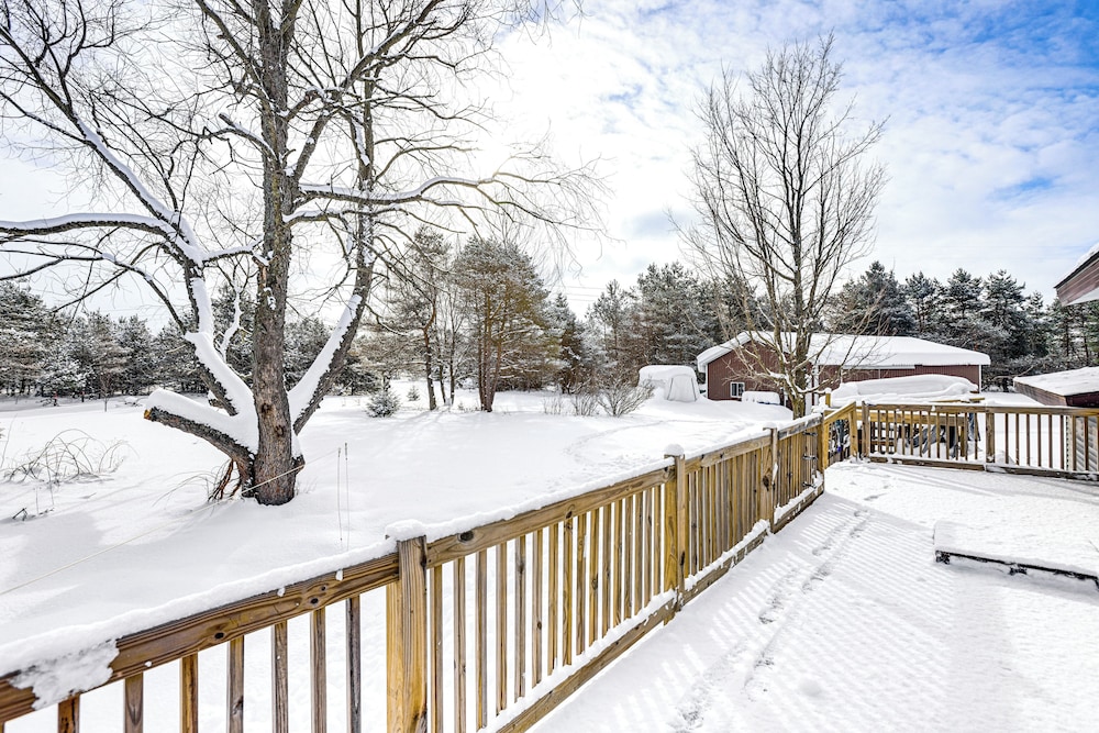Fire Pit + Yard: Peaceful Northcountry Getaway!